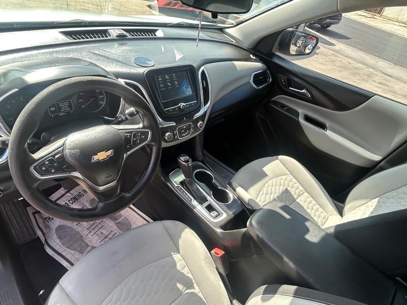 Chevrolet Equinox Vehicle Full-screen Gallery Image 6