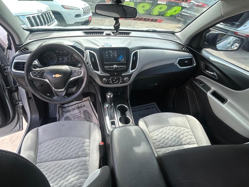 Chevrolet Equinox Vehicle Full-screen Gallery Image 7