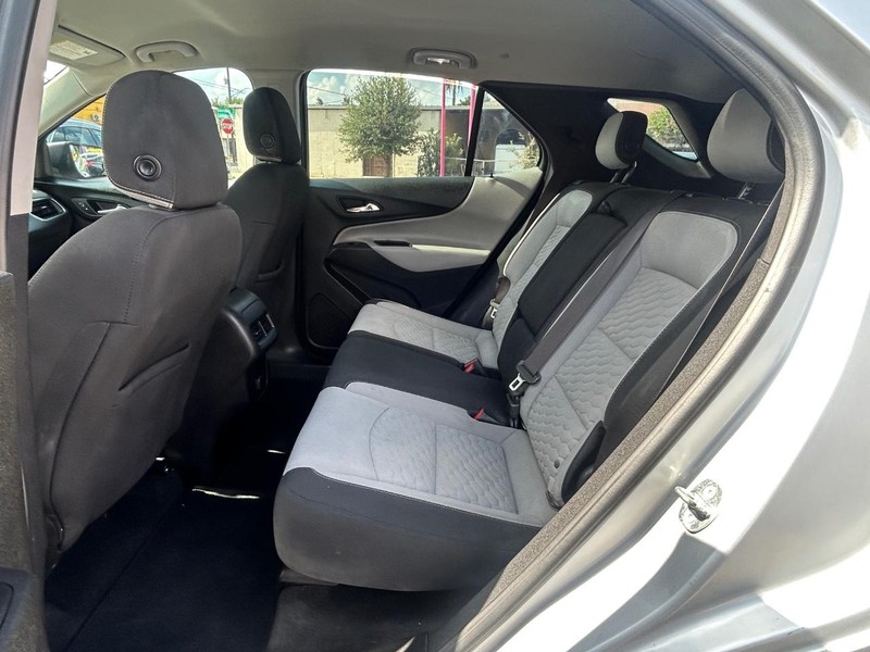 Chevrolet Equinox Vehicle Full-screen Gallery Image 8