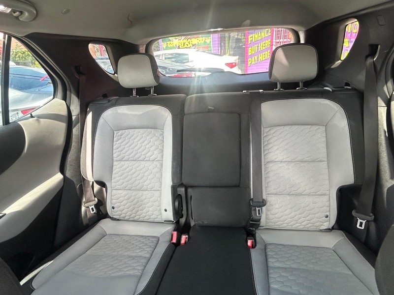 Chevrolet Equinox Vehicle Full-screen Gallery Image 9