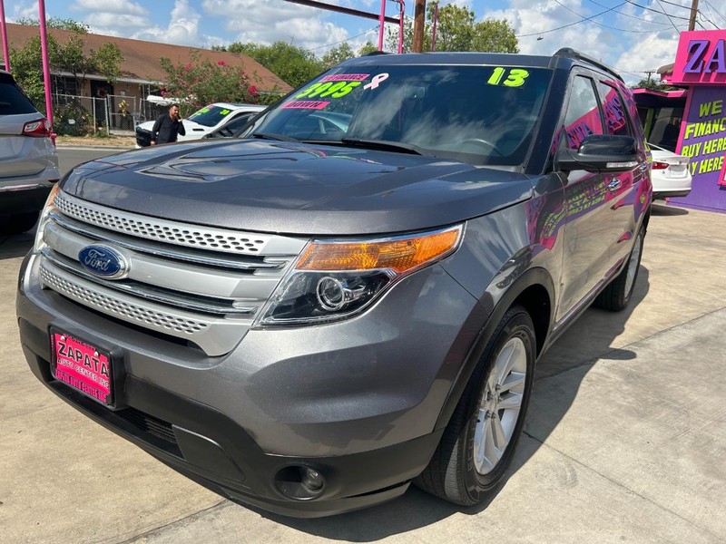 Ford Explorer Vehicle Full-screen Gallery Image 2