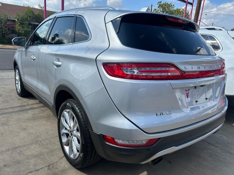 Lincoln MKC Vehicle Full-screen Gallery Image 5