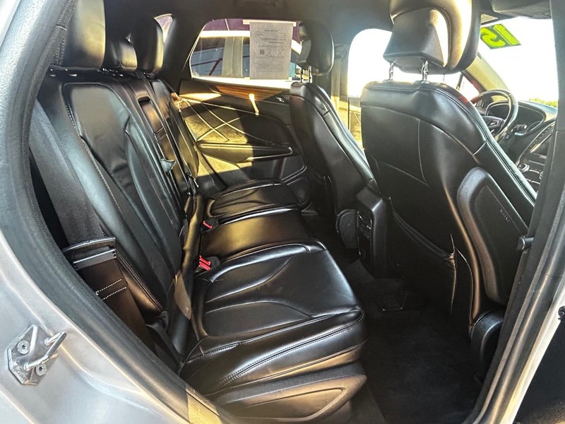 Lincoln MKC Vehicle Full-screen Gallery Image 10