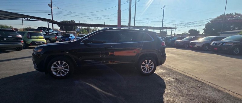 Jeep Cherokee Vehicle Full-screen Gallery Image 3