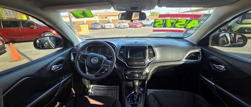 Jeep Cherokee Vehicle Full-screen Gallery Image 7