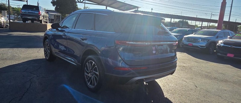 Lincoln Corsair Vehicle Full-screen Gallery Image 5