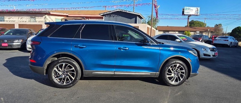 Lincoln Corsair Vehicle Full-screen Gallery Image 6