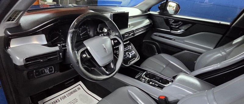 Lincoln Corsair Vehicle Full-screen Gallery Image 7