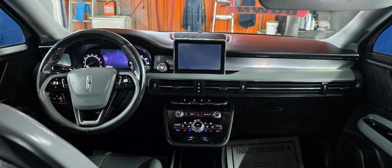 Lincoln Corsair Vehicle Full-screen Gallery Image 8