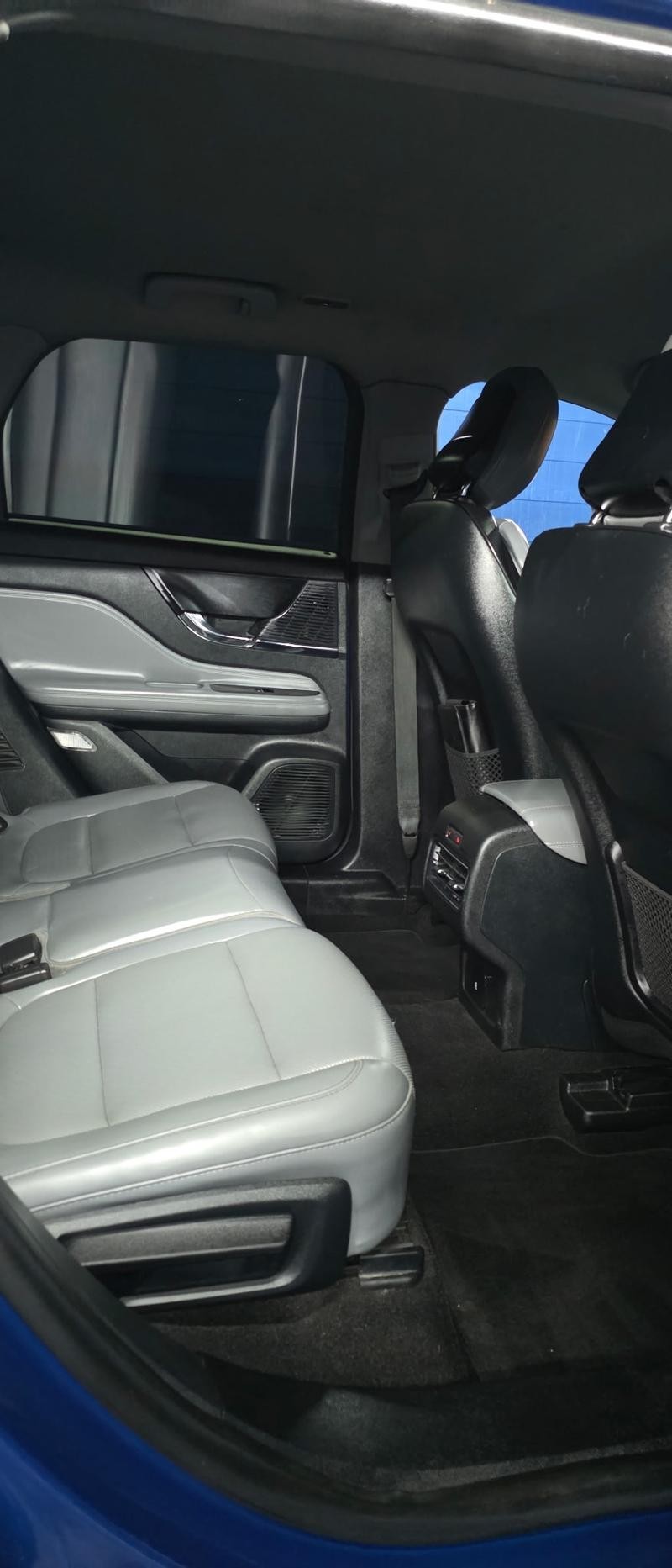 Lincoln Corsair Vehicle Full-screen Gallery Image 9