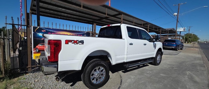 Ford Super Duty F-250 SRW Vehicle Full-screen Gallery Image 5