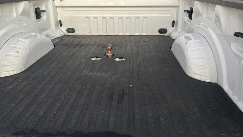 Ford Super Duty F-250 SRW Vehicle Full-screen Gallery Image 7