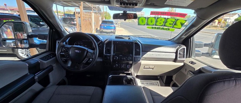 Ford Super Duty F-250 SRW Vehicle Full-screen Gallery Image 10