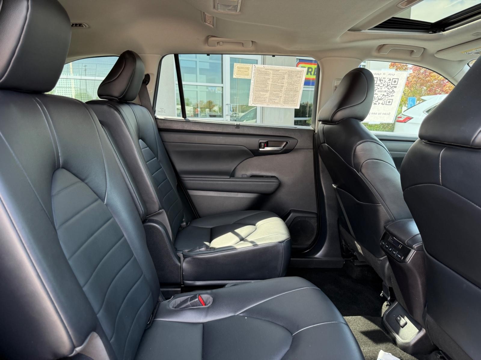 Toyota Highlander Vehicle Image 10