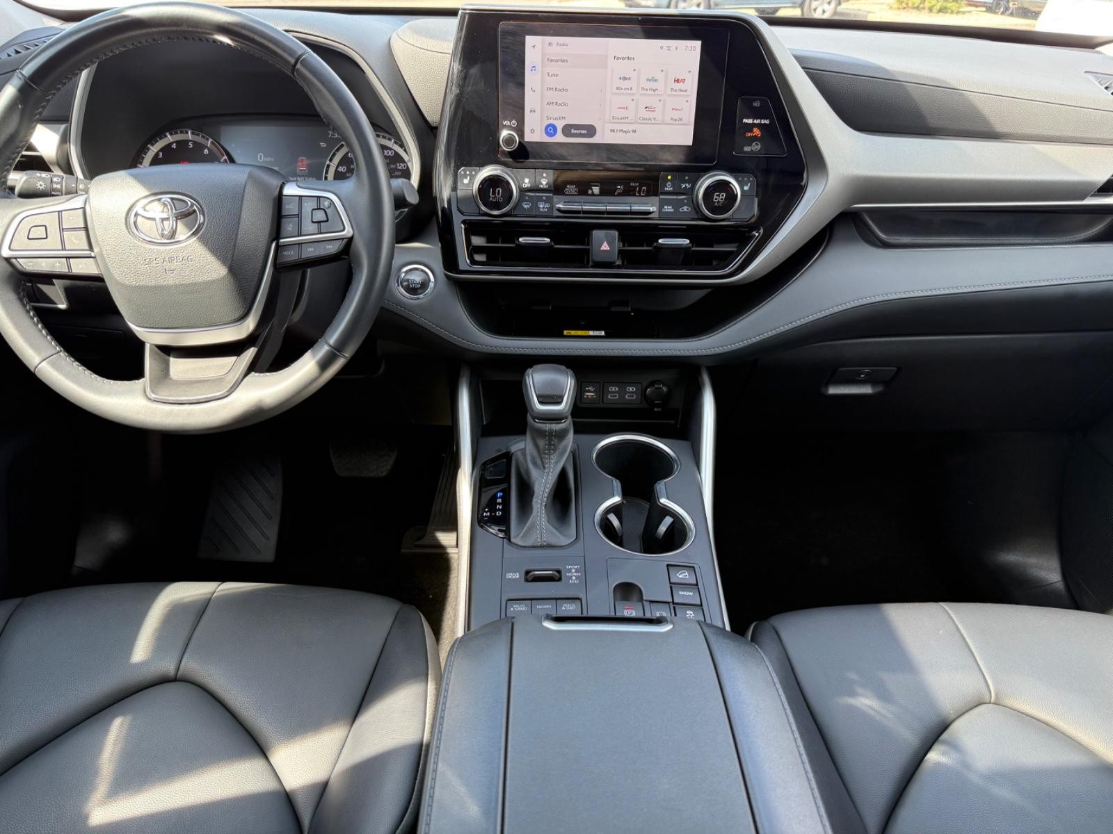 Toyota Highlander Vehicle Image 11