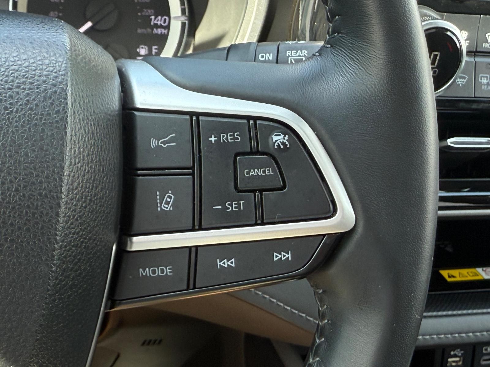 Toyota Highlander Vehicle Image 17