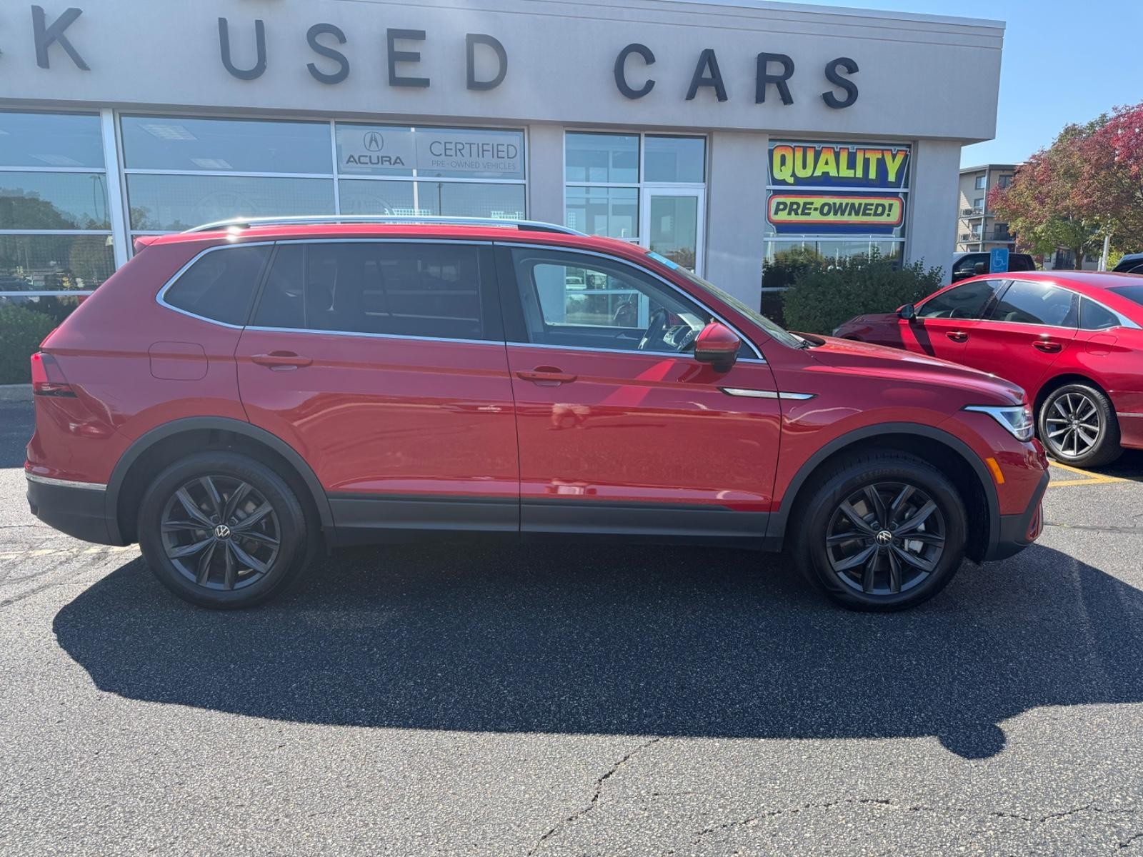 Volkswagen Tiguan Vehicle Image 02