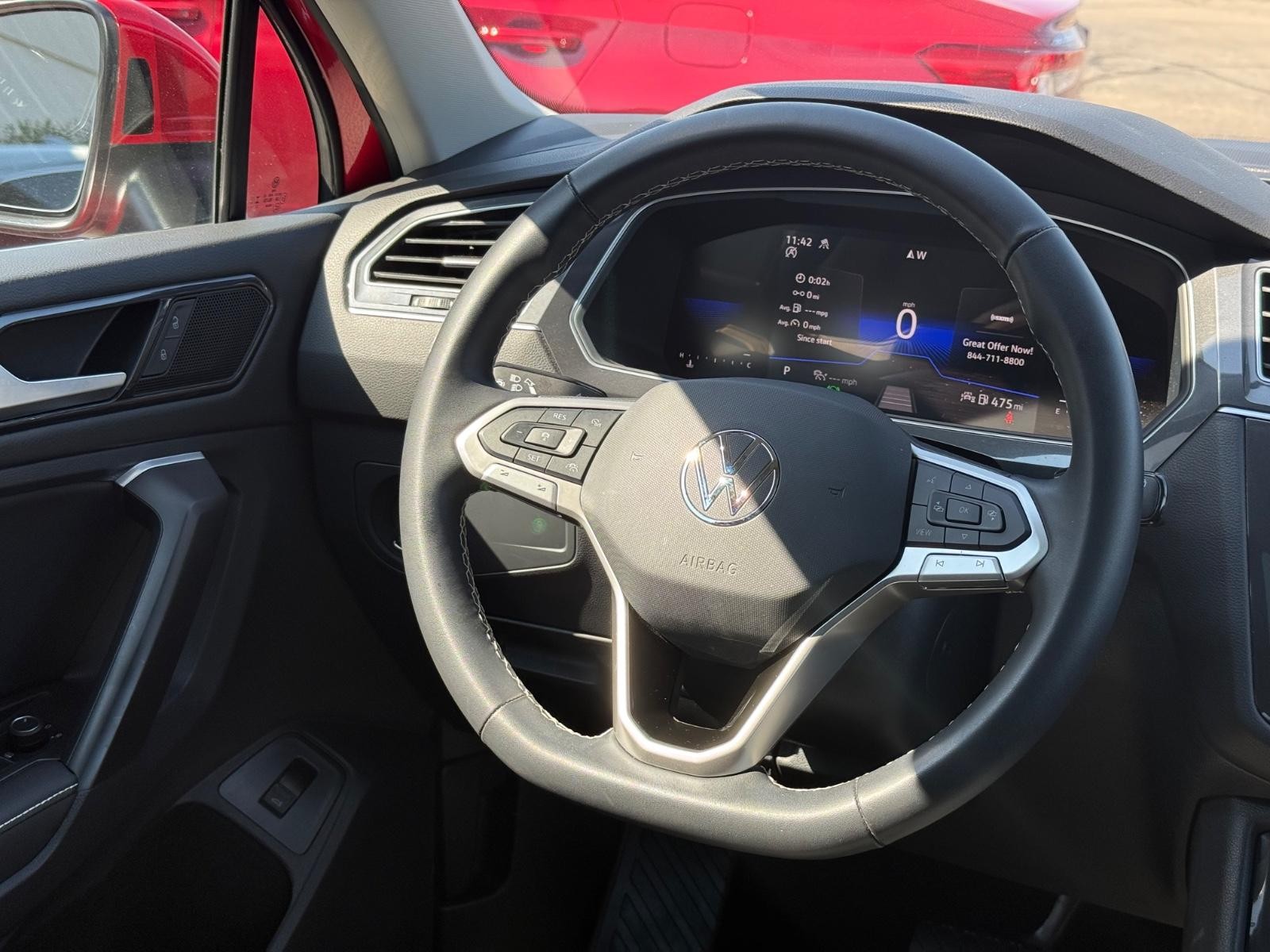 Volkswagen Tiguan Vehicle Image 14