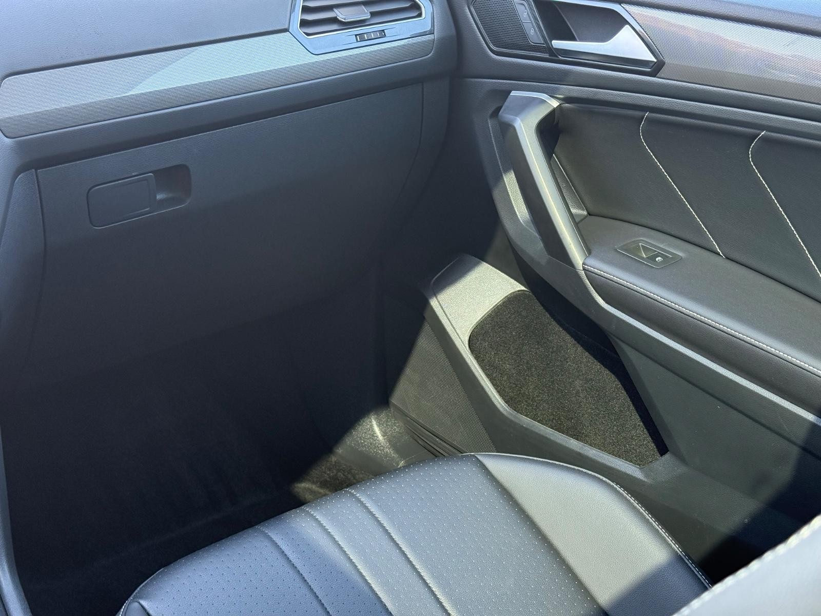 Volkswagen Tiguan Vehicle Image 15