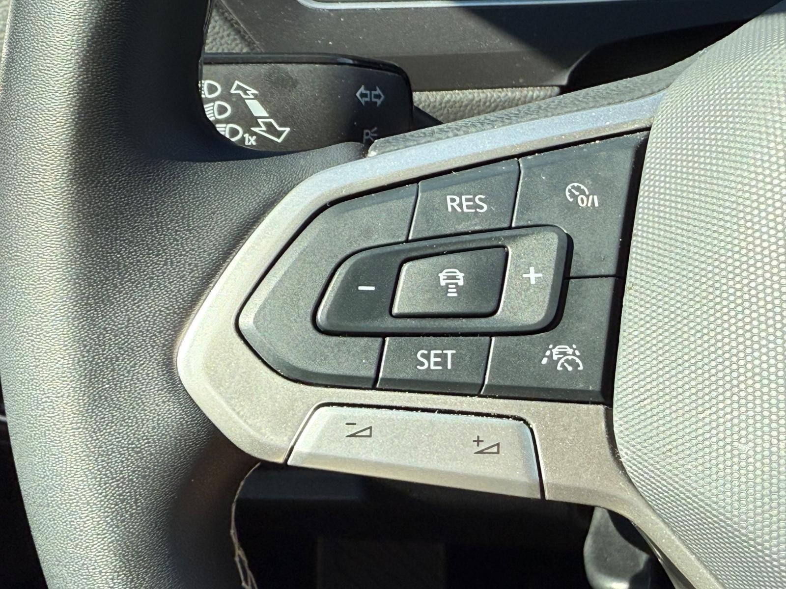 Volkswagen Tiguan Vehicle Image 16