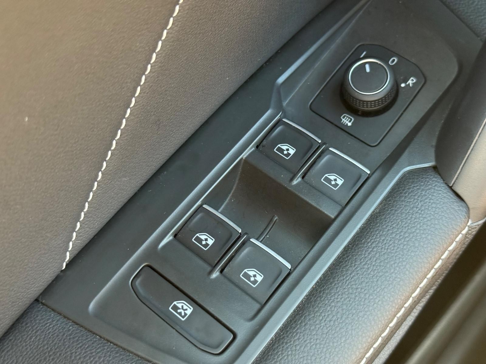 Volkswagen Tiguan Vehicle Image 20