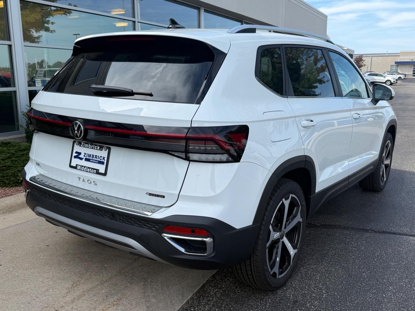 Volkswagen Taos Vehicle Image 03