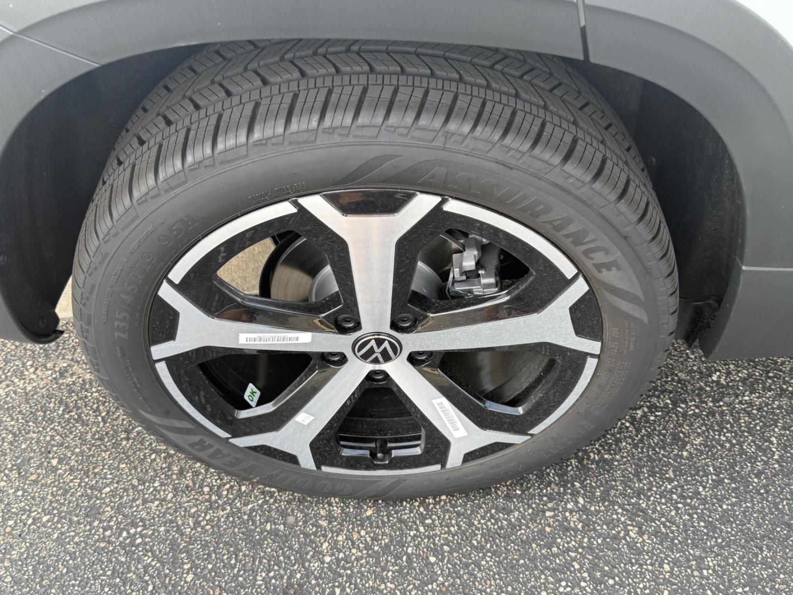 Volkswagen Taos Vehicle Image 04