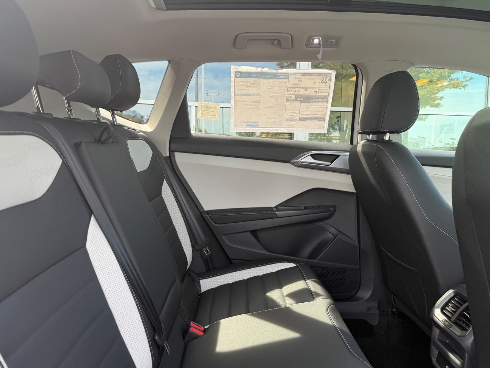 Volkswagen Taos Vehicle Image 05