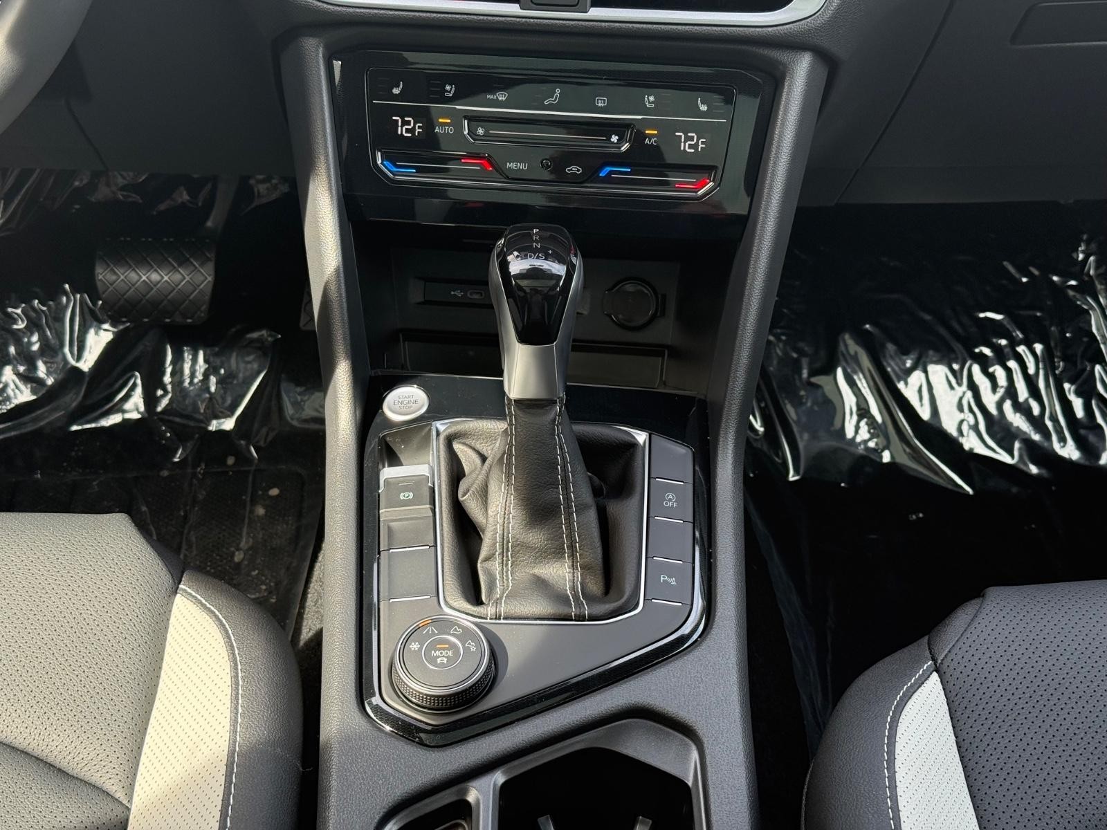 Volkswagen Taos Vehicle Image 08