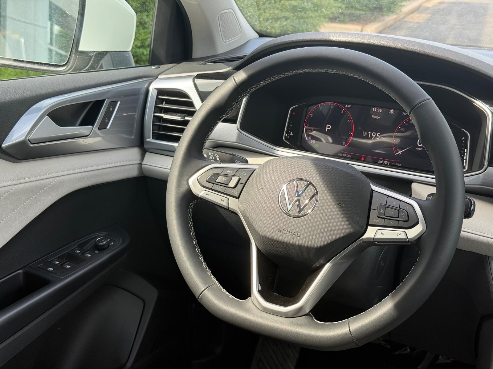 Volkswagen Taos Vehicle Image 09