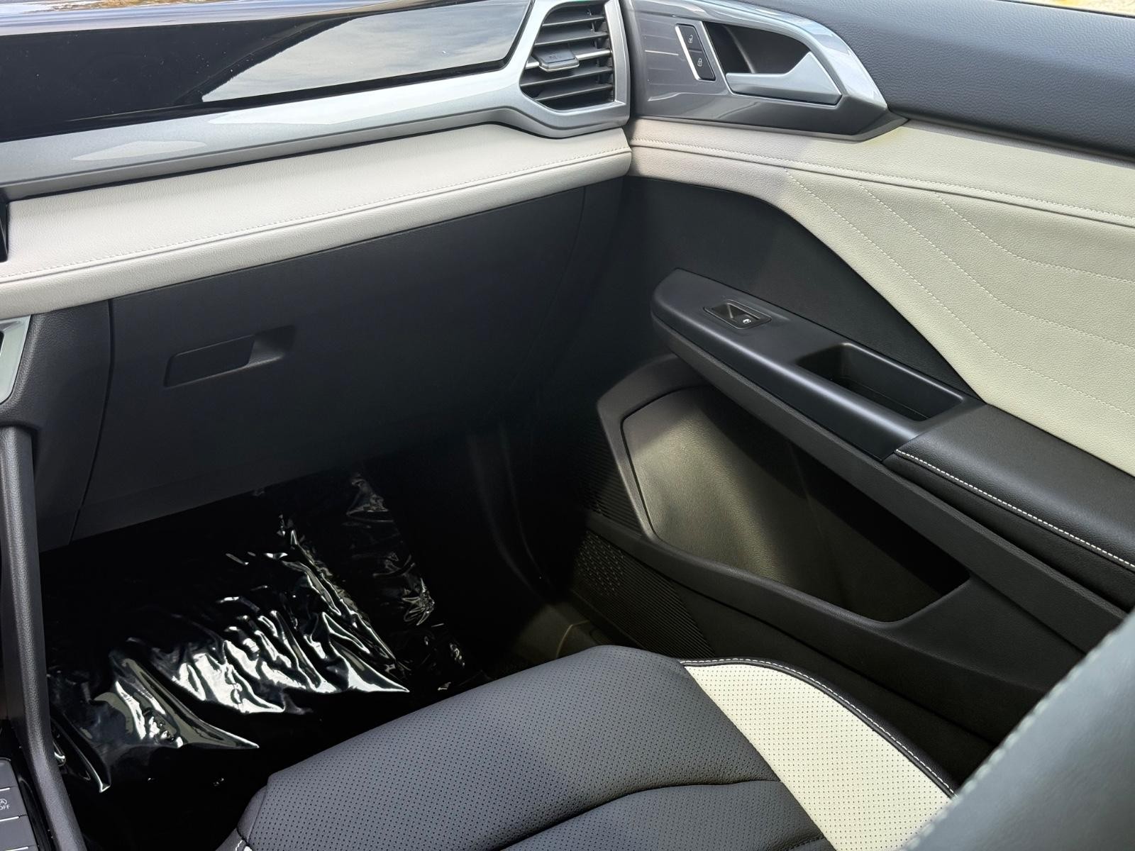 Volkswagen Taos Vehicle Image 10