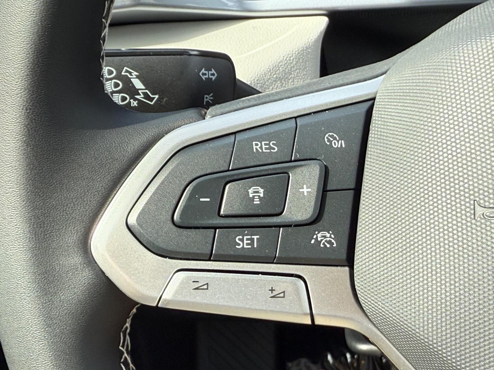 Volkswagen Taos Vehicle Image 11