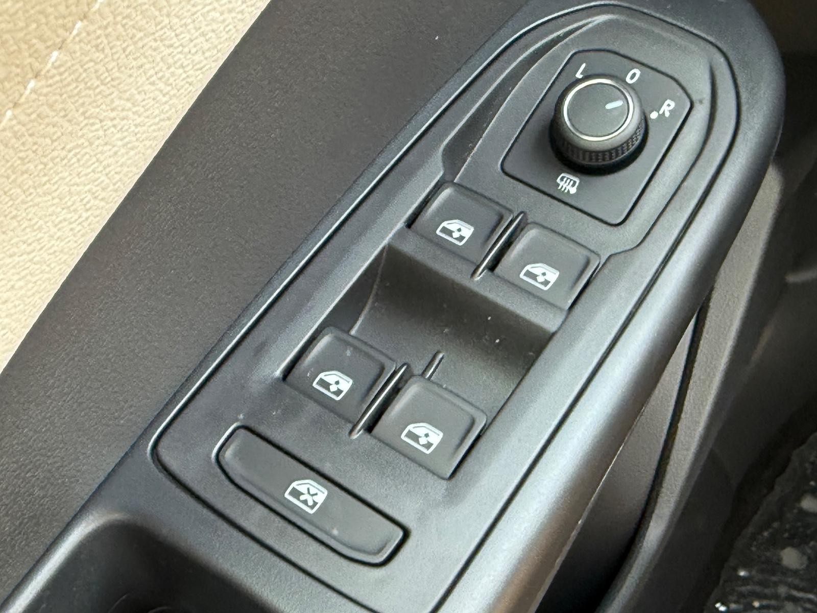 Volkswagen Taos Vehicle Image 15