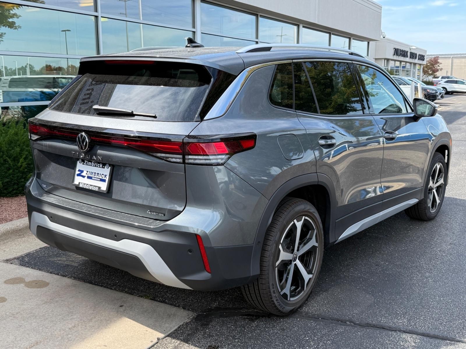 Volkswagen Tiguan Vehicle Image 03