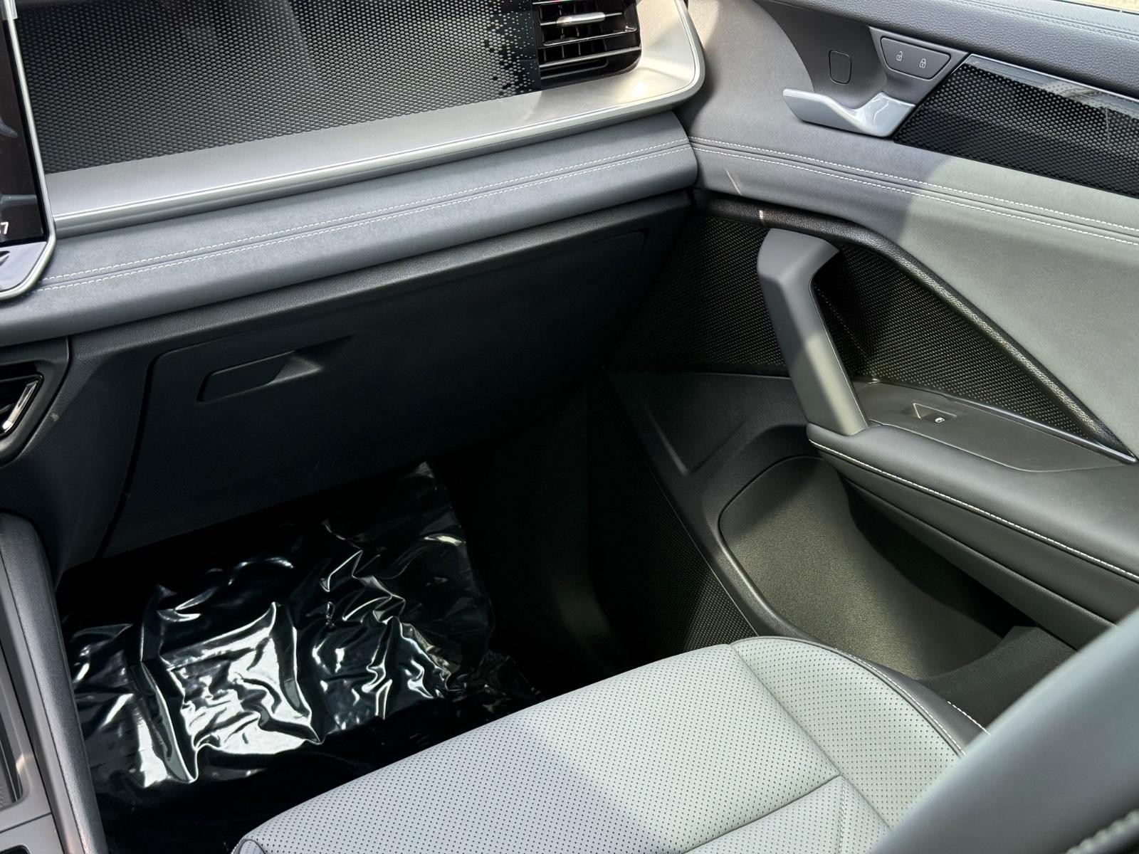 Volkswagen Tiguan Vehicle Image 09