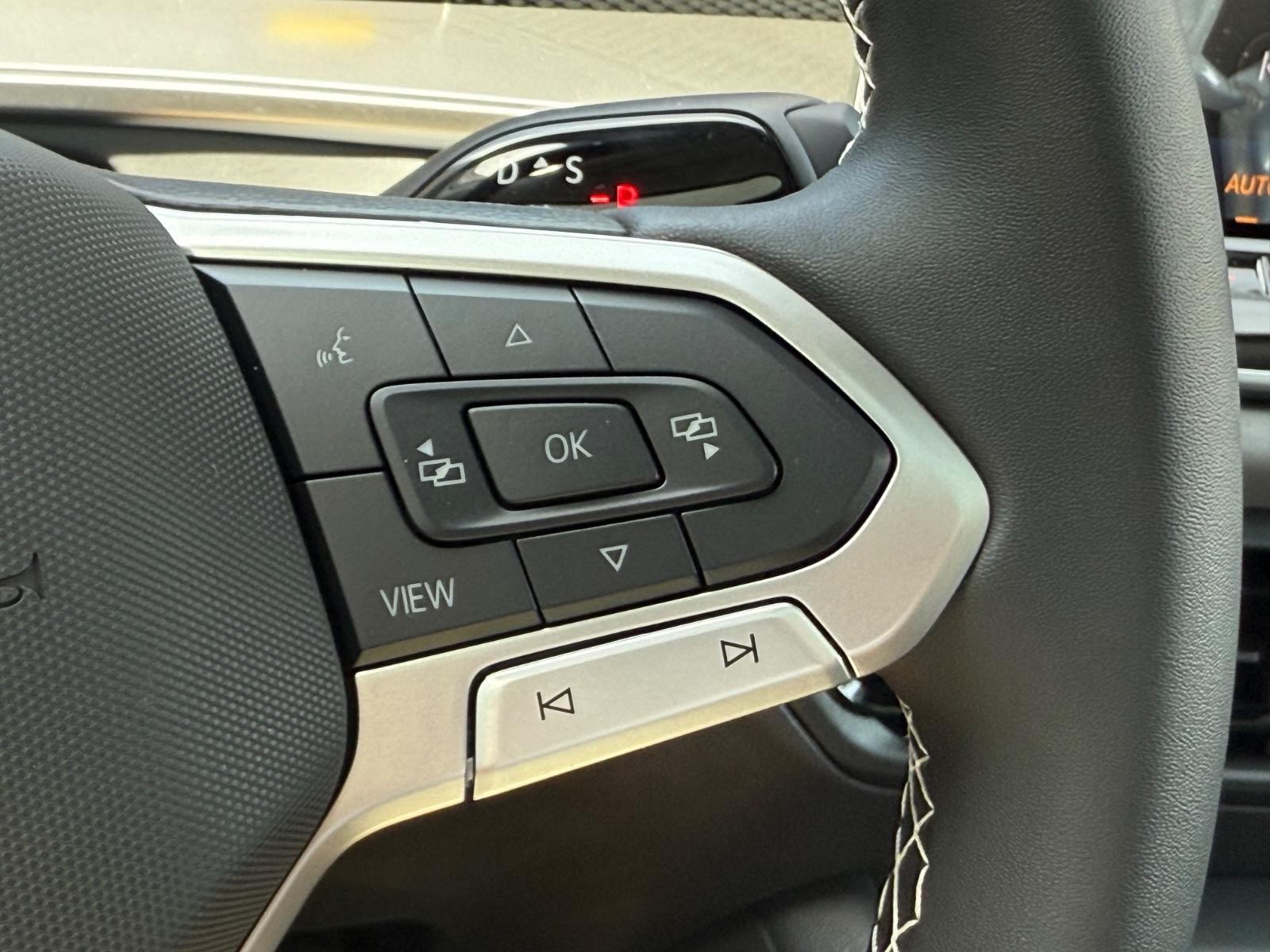 Volkswagen Tiguan Vehicle Image 11