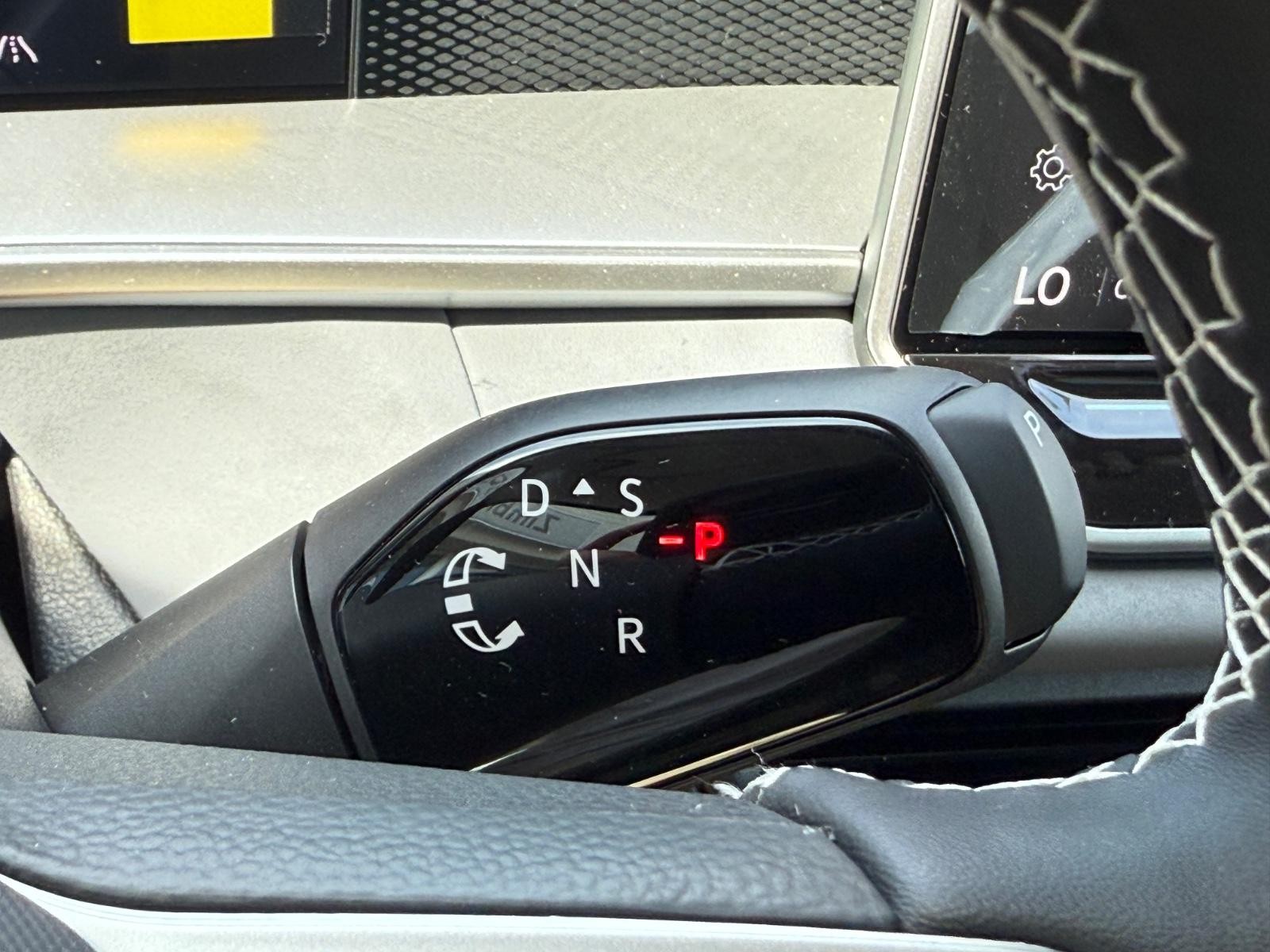 Volkswagen Tiguan Vehicle Image 12