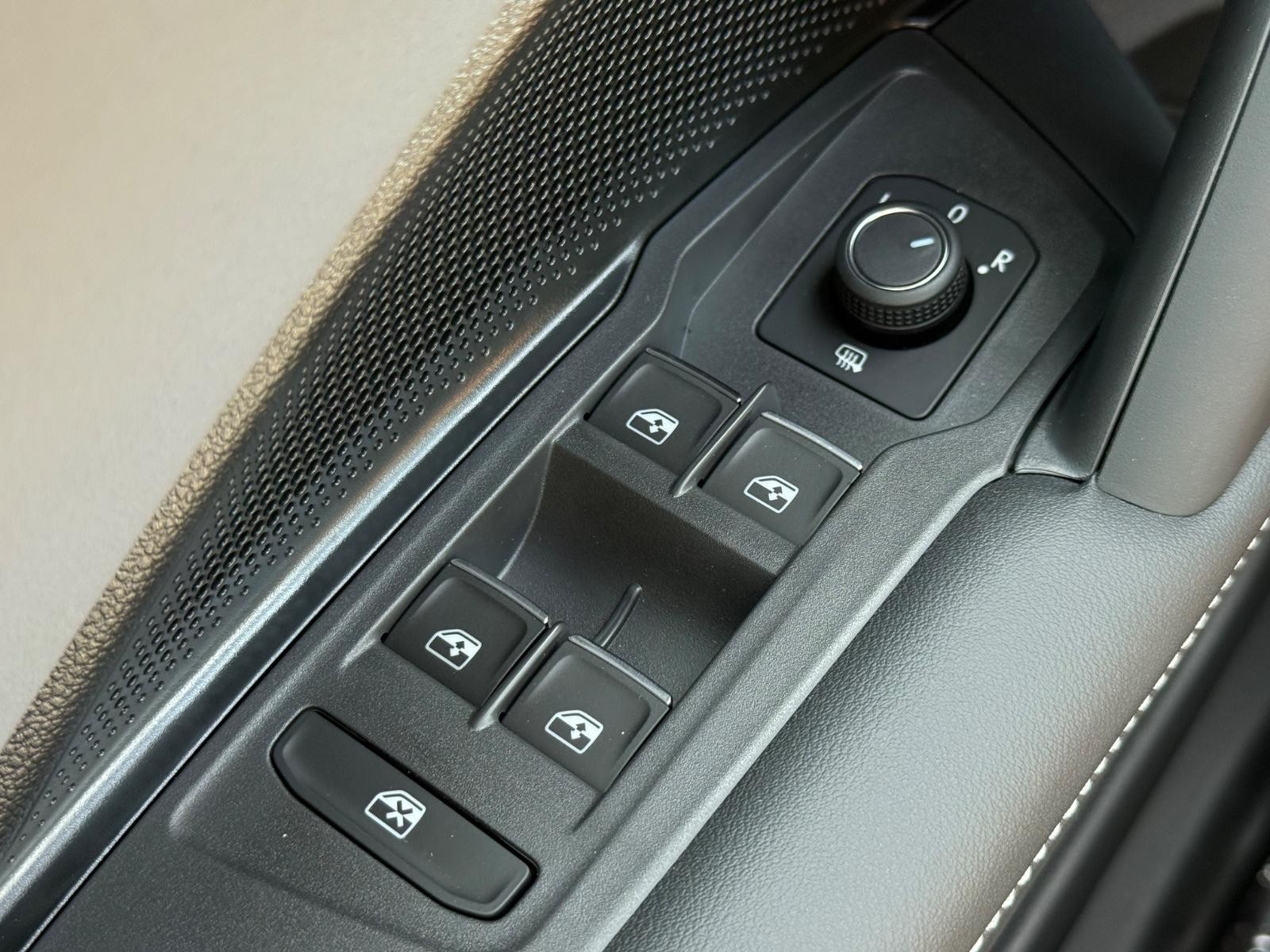 Volkswagen Tiguan Vehicle Image 15