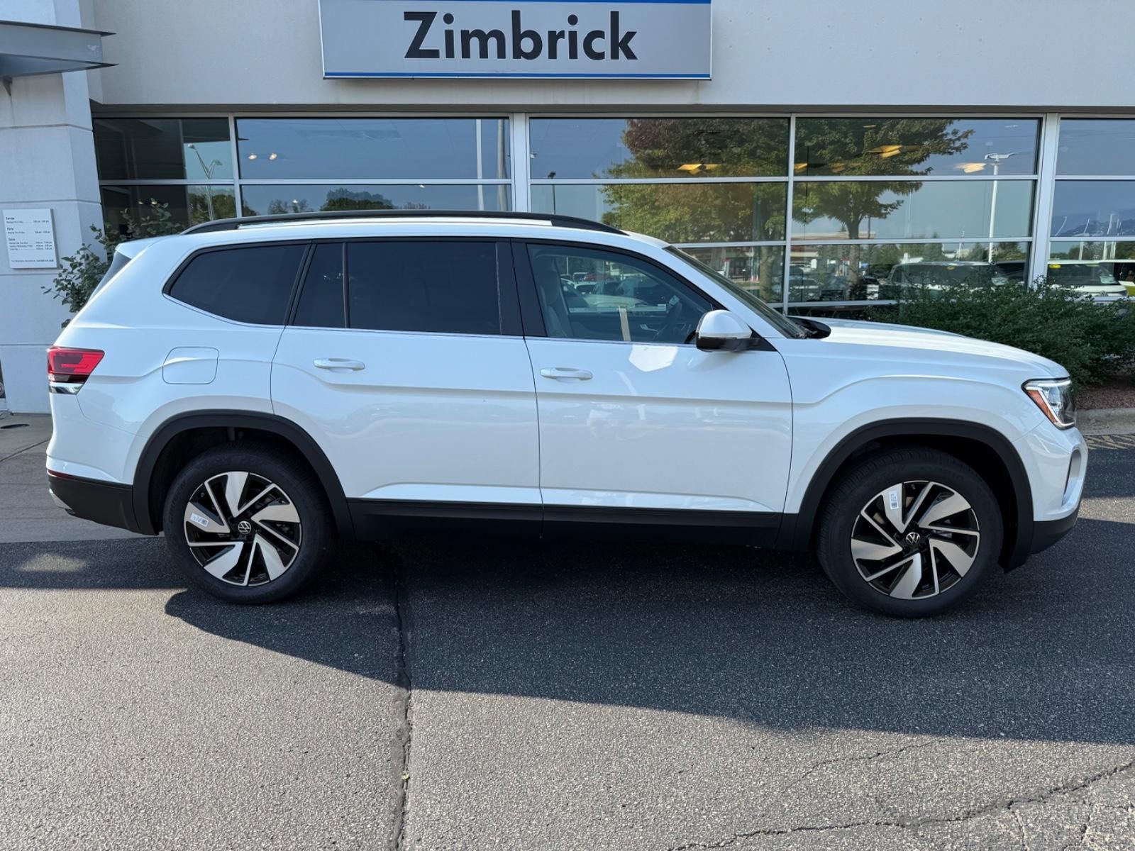 Volkswagen Atlas Vehicle Image 02