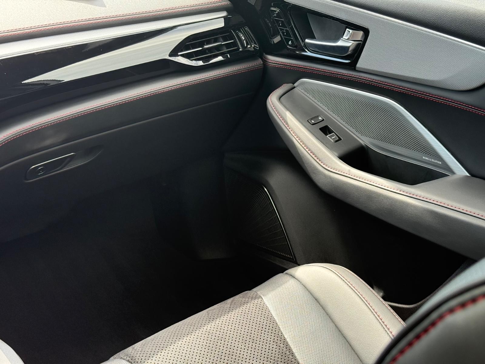 Acura MDX Vehicle Image 15