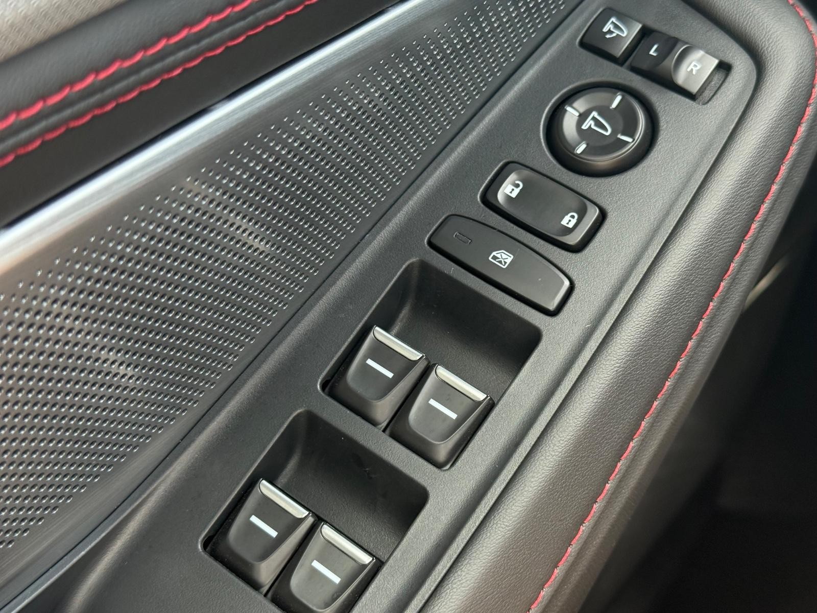 Acura MDX Vehicle Image 22