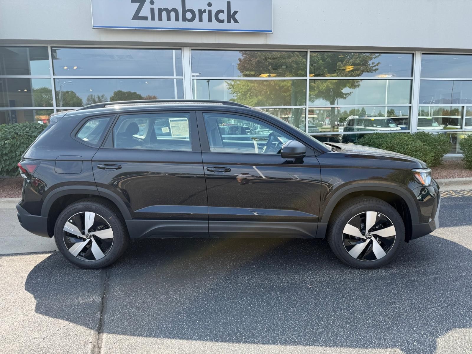 Volkswagen Taos Vehicle Image 02