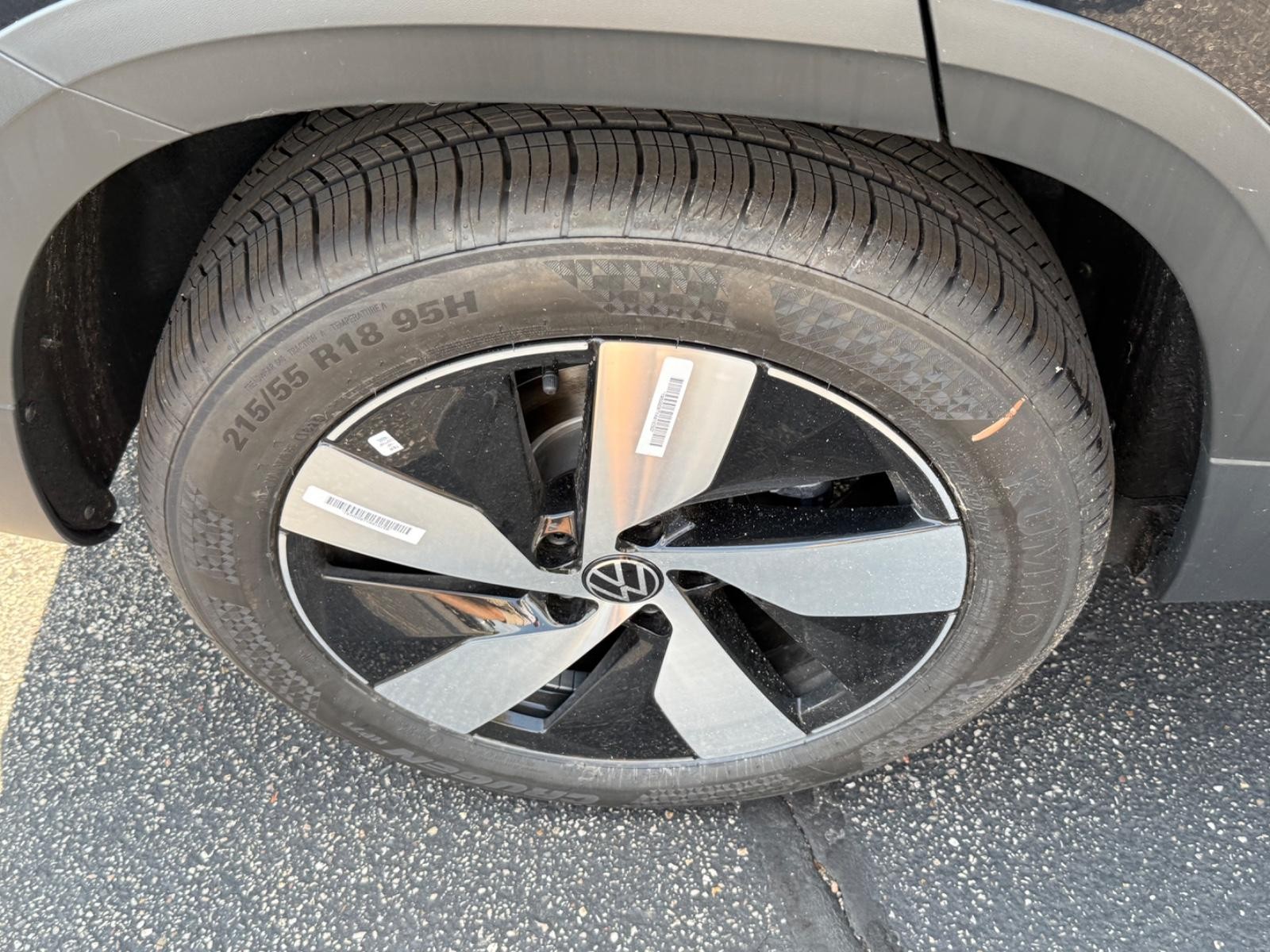 Volkswagen Taos Vehicle Image 04