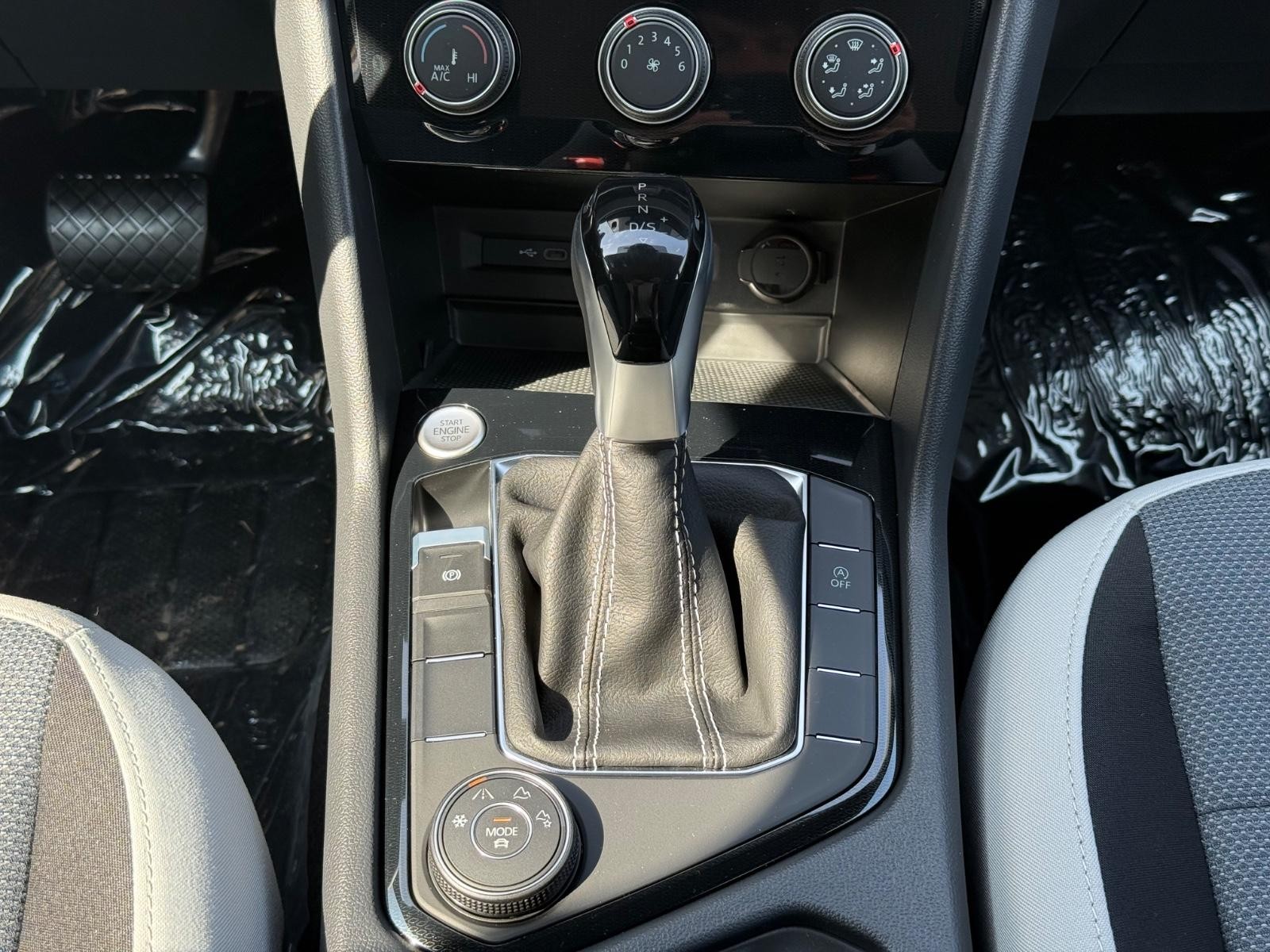 Volkswagen Taos Vehicle Image 08