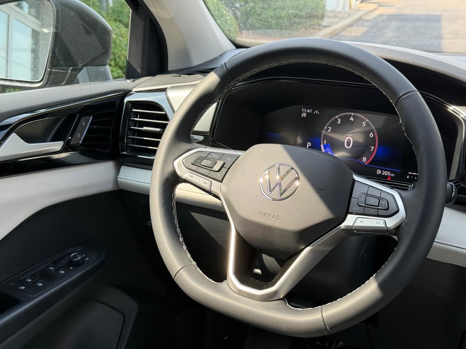 Volkswagen Taos Vehicle Image 09