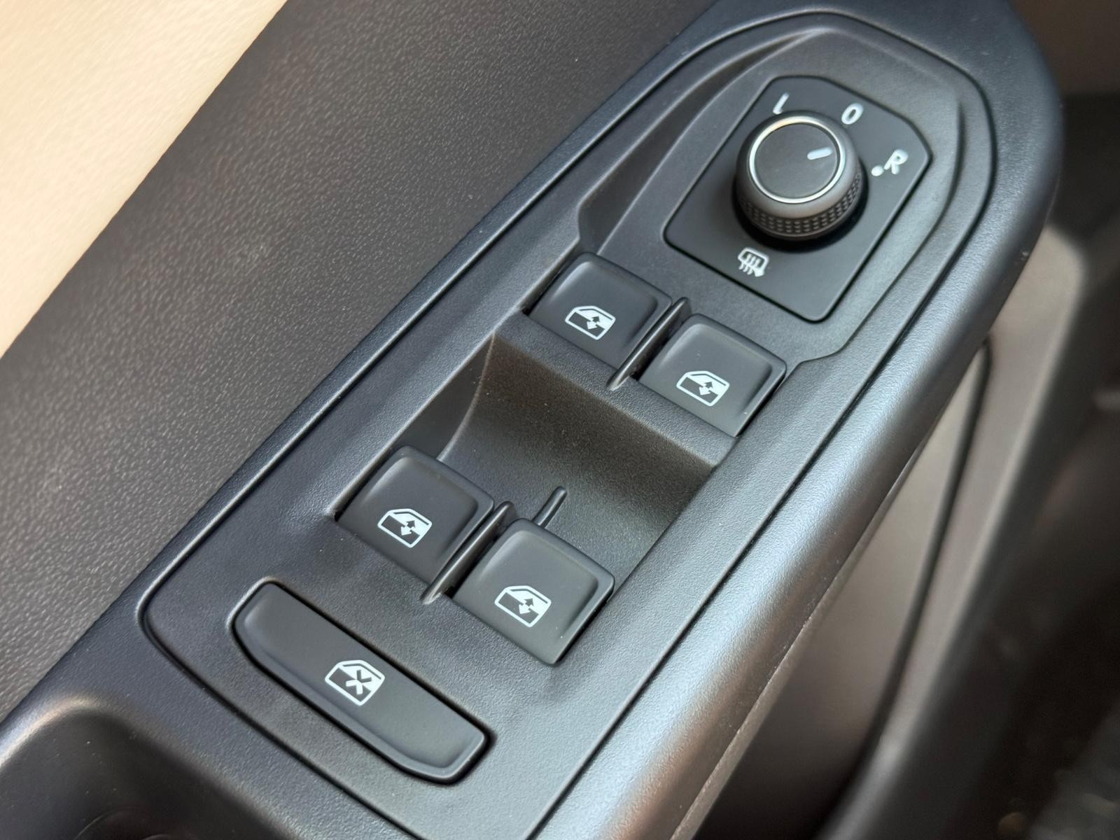 Volkswagen Taos Vehicle Image 15