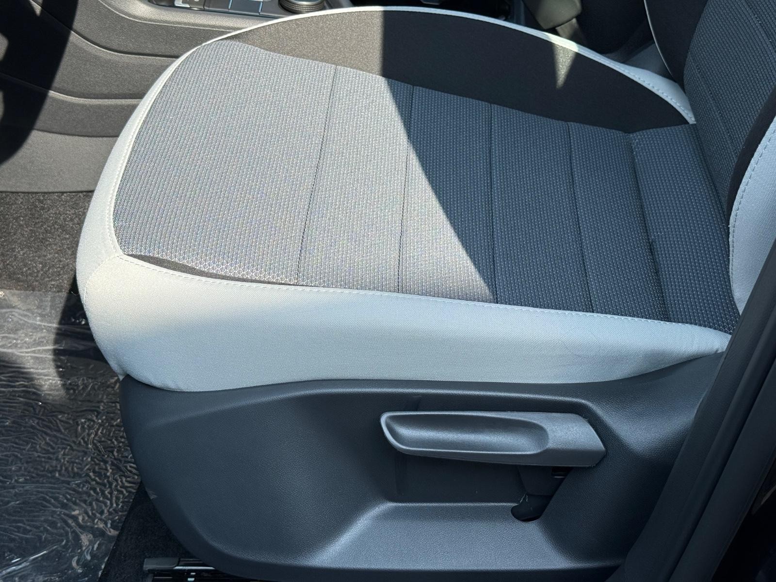 Volkswagen Taos Vehicle Image 16