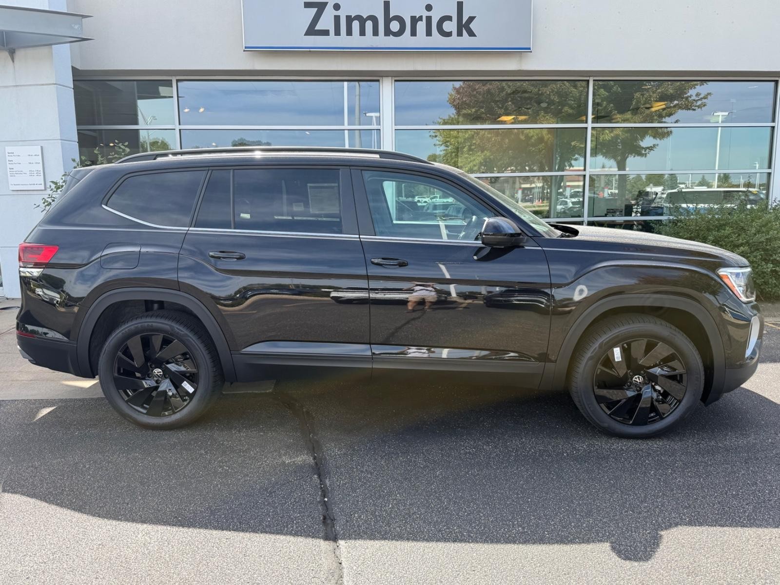 Volkswagen Atlas Vehicle Image 02