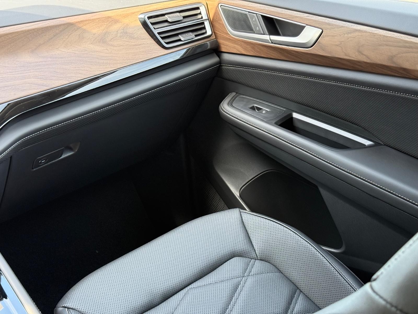 Volkswagen Atlas Vehicle Image 11