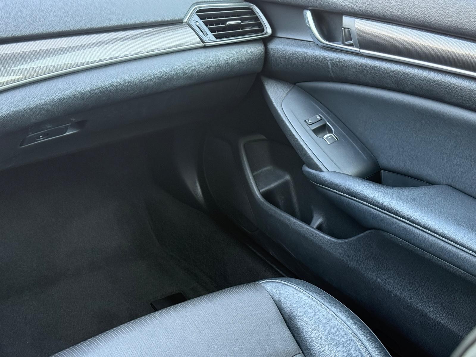 Honda Accord Sedan Vehicle Image 14